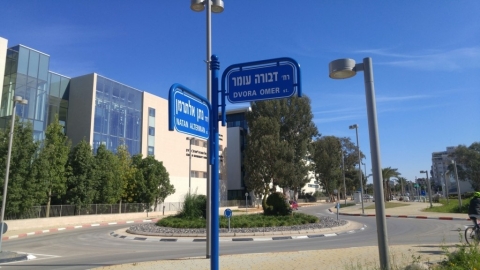 דבורה עומר