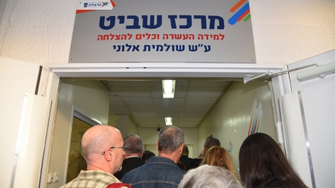 שולמית אלוני