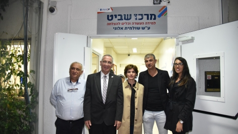 שולמית אלוני